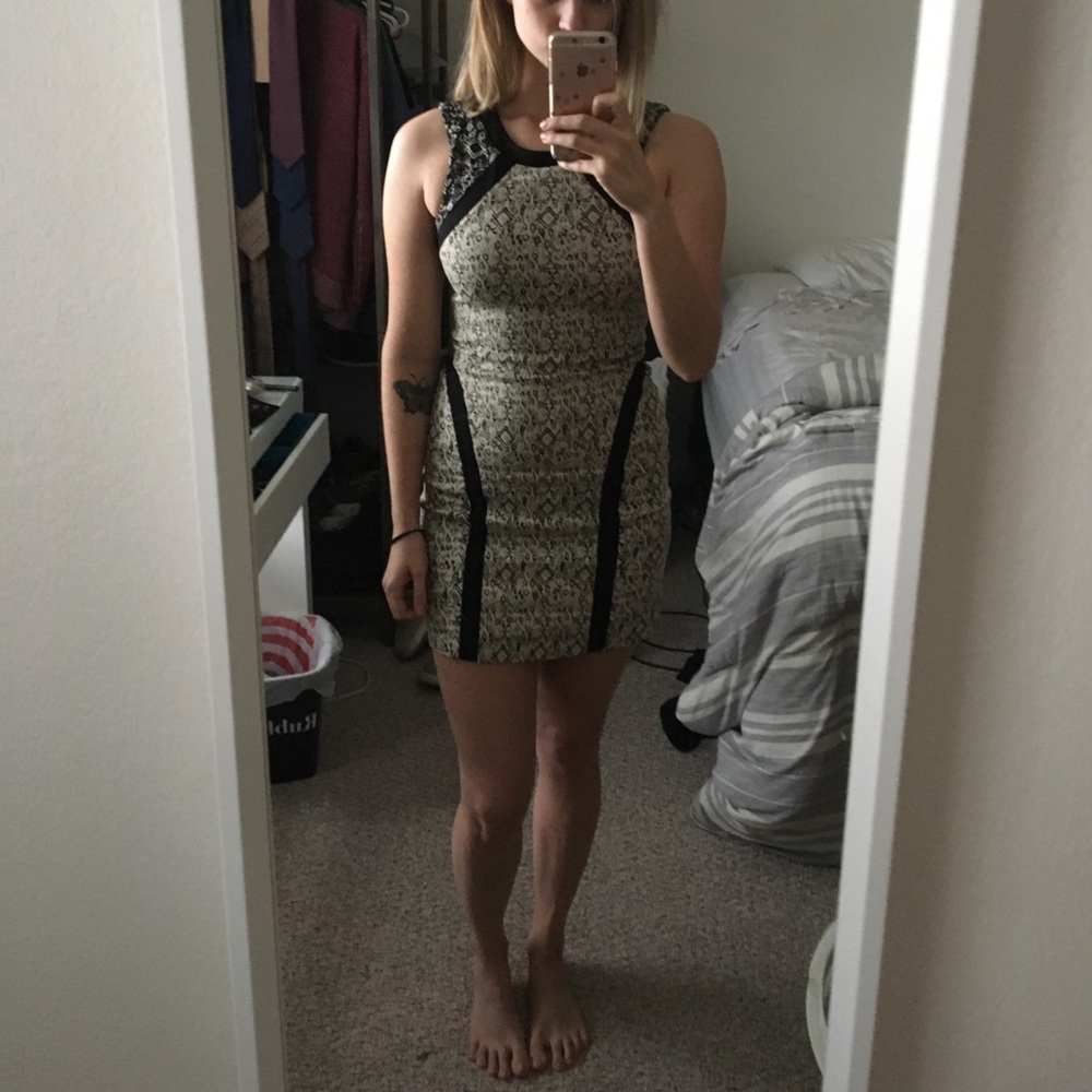 Size S Parker Black & White Printed Mini Dress - Picture 7 of 8